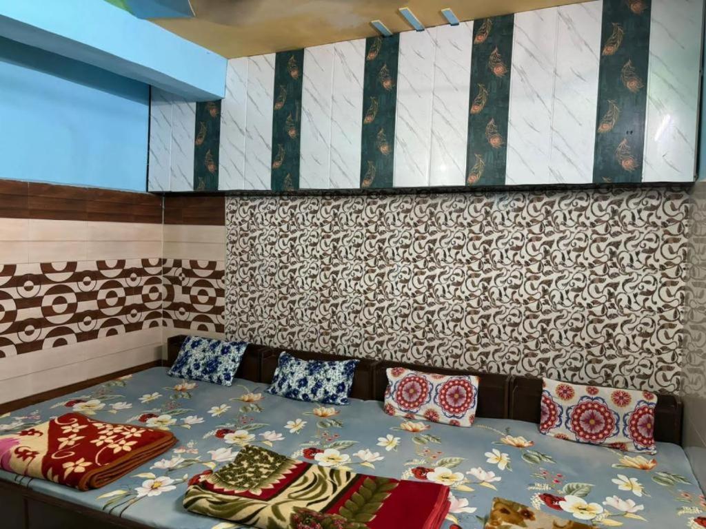 Maatu Shri Comfort Stay-Guest House Mathura Exterior foto